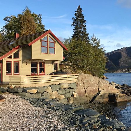 Seaside 3-Bedroom House Svelgen Exteriör bild